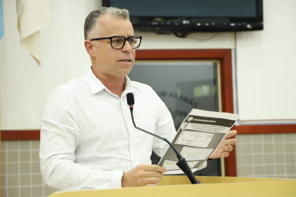 Luís Flávio questiona prefeito sobre utilização de espaços no Mercado Municipal