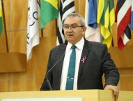 Marcelo Dantas questiona prefeito sobre fila de espera por clínico geral em UBS