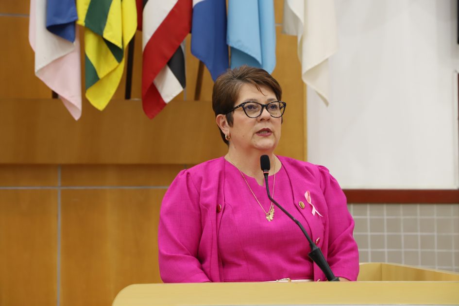 Maria Amélia pede cadeiras de rodas para acesso ao SIM