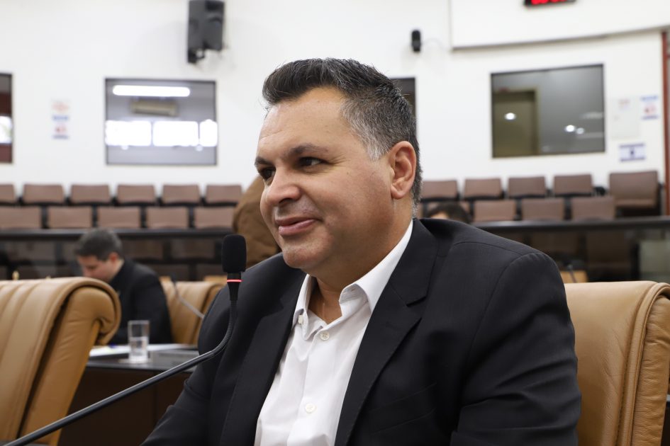 Netho Alves pede ajuste no temporizador de semáforos do centro de Jacareí