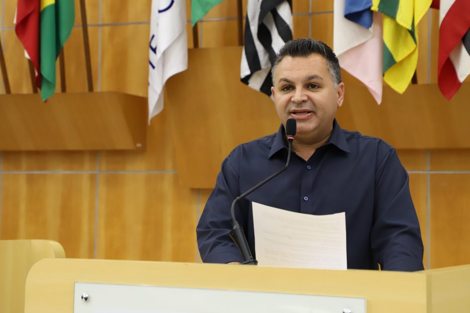 Netho Alves pede escoamento de águas pluviais em avenida do Parque Califórnia
