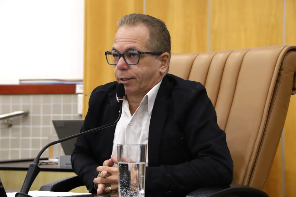 Paulinho do Esporte aciona Prefeitura por risco de queda de árvores e cobra recapeamento asfáltico em Jacareí