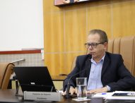 Paulinho do Esporte pede operação tapa-buracos e troca de placas em bairros de Jacareí