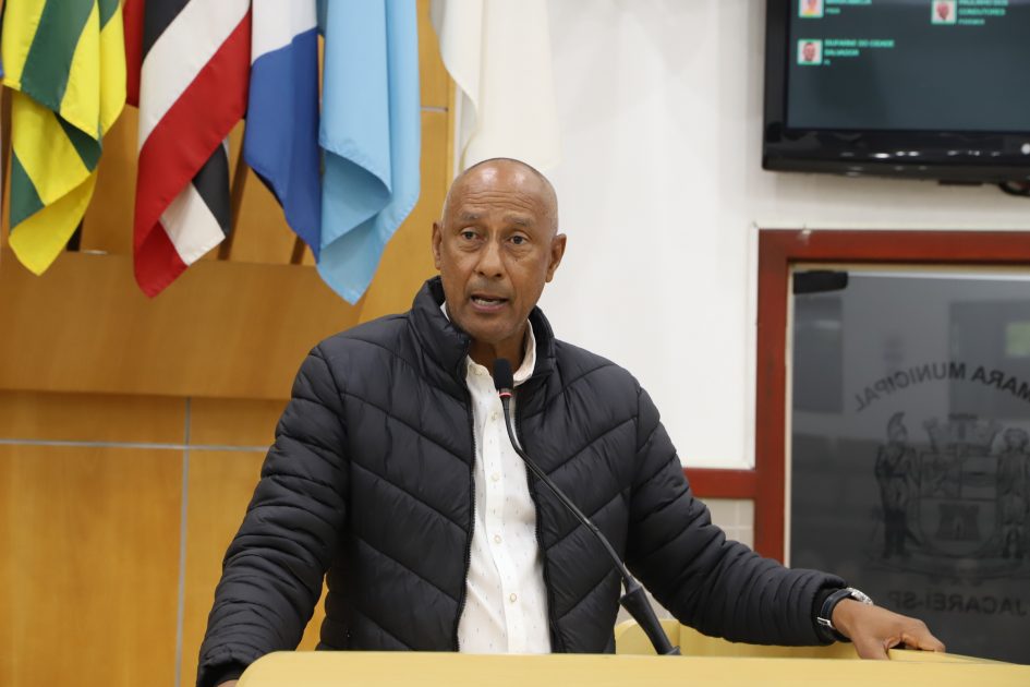 Paulinho dos Condutores solicita limpeza urgente de rua no Jardim Rio Comprido