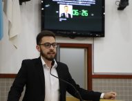 Gabriel Belém questiona prefeito sobre contratos para fornecimento de merenda escolar