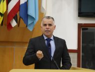 Luís Flávio questiona prefeito sobre contratos para fornecimento de merenda escolar