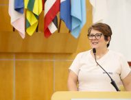 Maria Amélia cobra placa contra descarte de lixo em área no Jardim Santa Marina