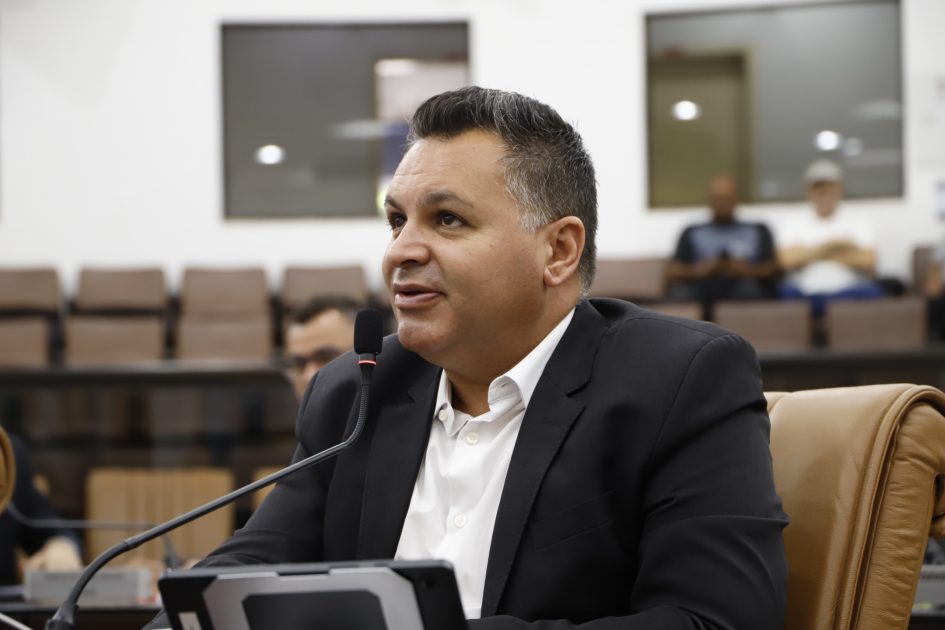 Netho Alves cobra reparos em área da Companhia de Transmissão na Vila Zezé