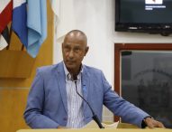 Paulinho dos Condutores reivindica solução para esgoto em via do Jd. Paraíso