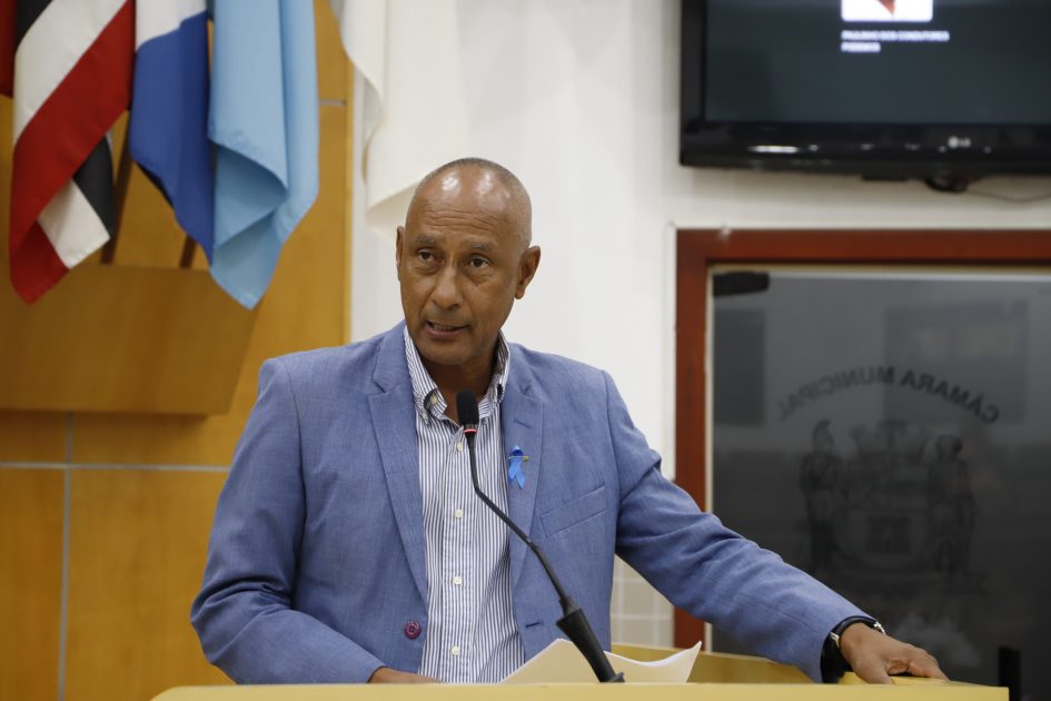 Paulinho dos Condutores reivindica solução para esgoto em via do Jd. Paraíso