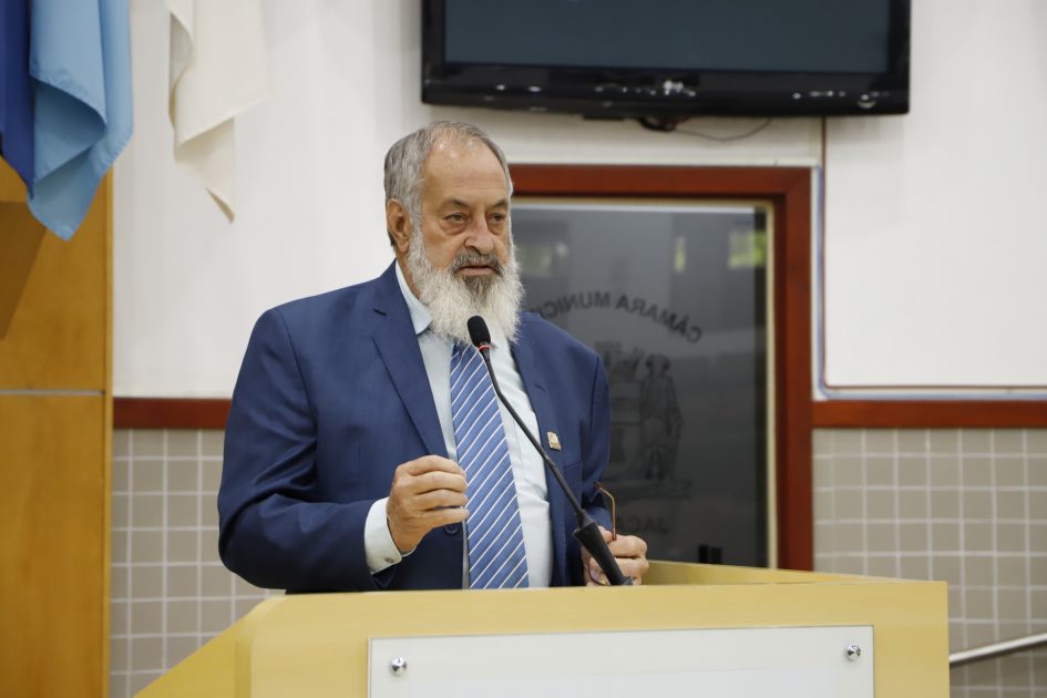 Valmir pede serviços de zeladoria à EDP no Jd. Conquista e Cidade Salvador