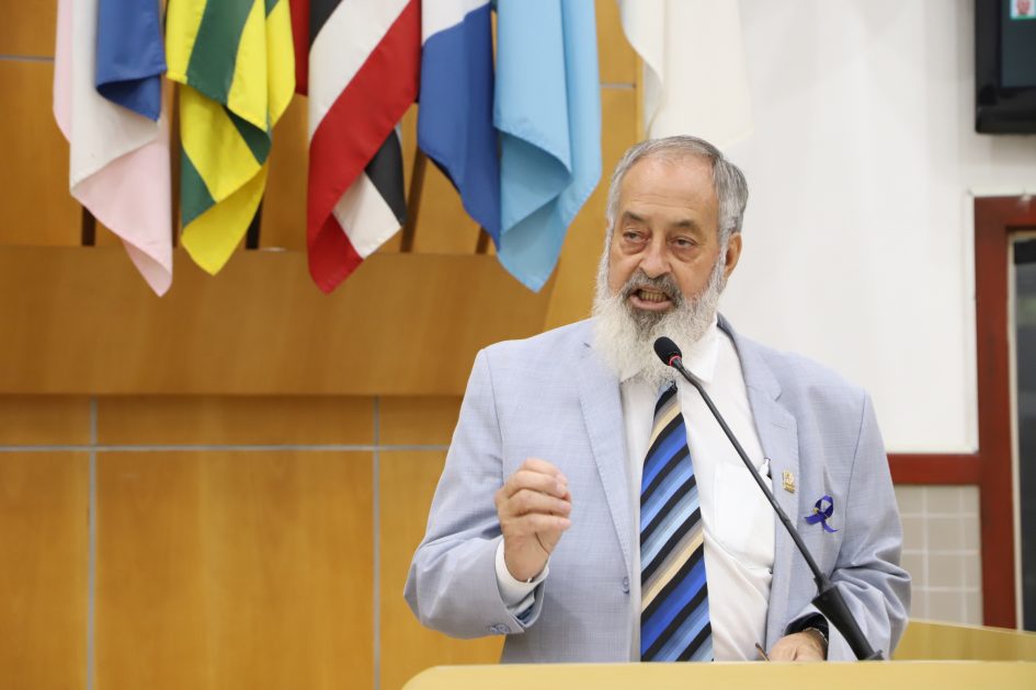 Valmir reivindica construção de casas junto ao governo de São Paulo