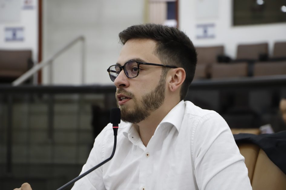 Gabriel Belém questiona prefeito sobre encerramento de contrato com Faculdade de Medicina