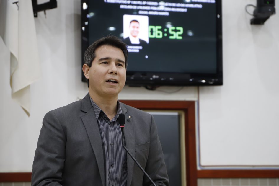 Hernani Barreto cobra revitalização de praça no Centro