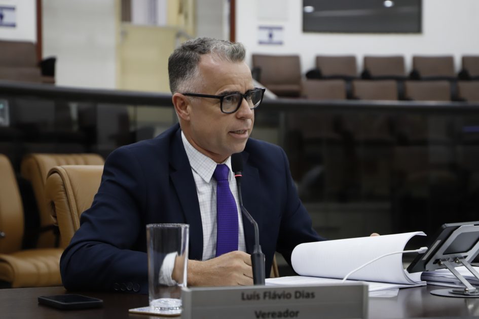 Luís Flávio cobra melhorias de trânsito nas avenidas Davi Lino e Adhemar de Barros