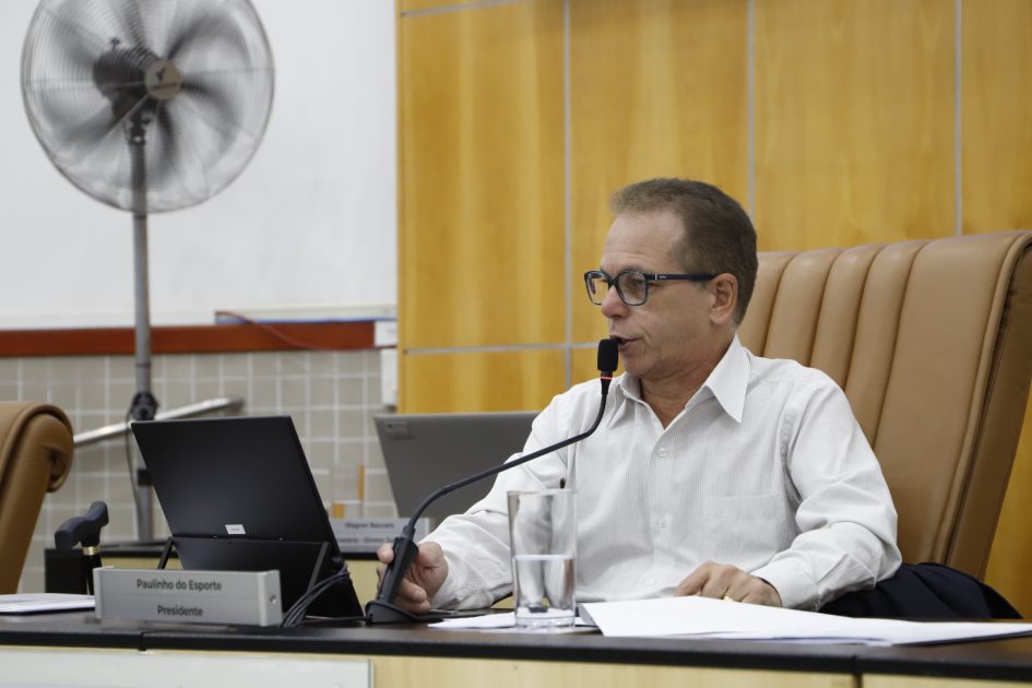 Paulinho do Esporte pede faixa de pedestres em avenida próxima a supermercado