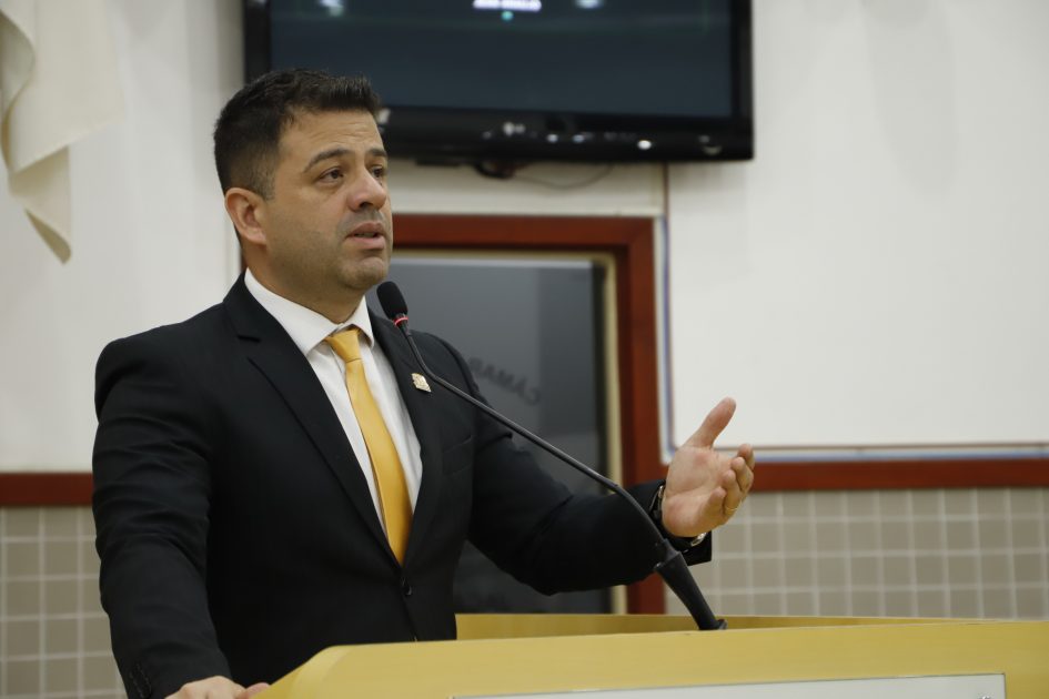 Jean Araújo pede limpeza de córrego no Cidade Nova Jacareí