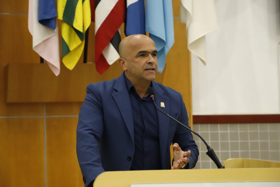 Juex Almeida reivindica iluminação para ciclovias de dois bairros