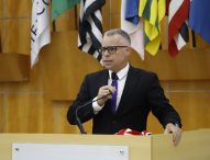 Luís Flávio fiscaliza atuação de conselho para crianças atípicas e cobra investimentos na cultura