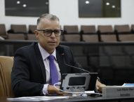 Luís Flávio questiona prefeito sobre contratação de professores e Agentes de Desenvolvimento Infantil