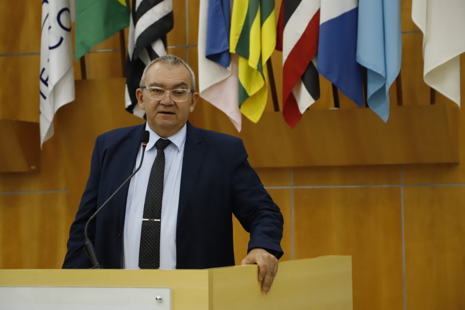 Marcelo Dantas pede instalação de ar condicionado no posto de saúde do Santa Cruz dos Lázaros