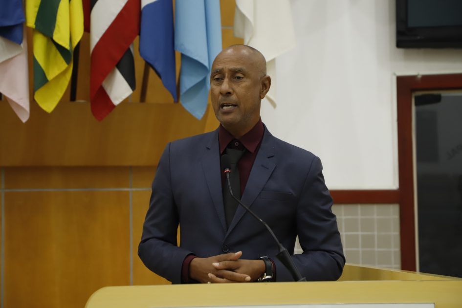 Paulinho dos Condutores questiona prefeito sobre regularidade da Liga de Futebol Amador