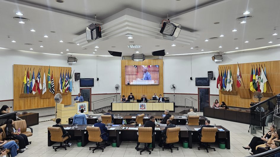 Sessão de abertura de 2026 marca posse de suplente e benefício à Associação Remar