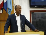 Rogério Timóteo cobra limpeza de área de lazer para proteger saúde de crianças