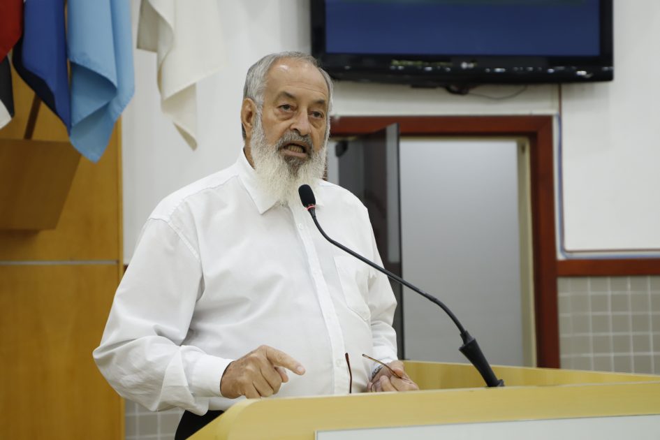 Valmir cobra muro de arrimo em unidade de saúde e monitoramento por câmeras