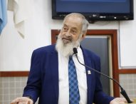 Valmir pede retirada de árvores com risco de queda perto de escolas do Parque Meia Lua