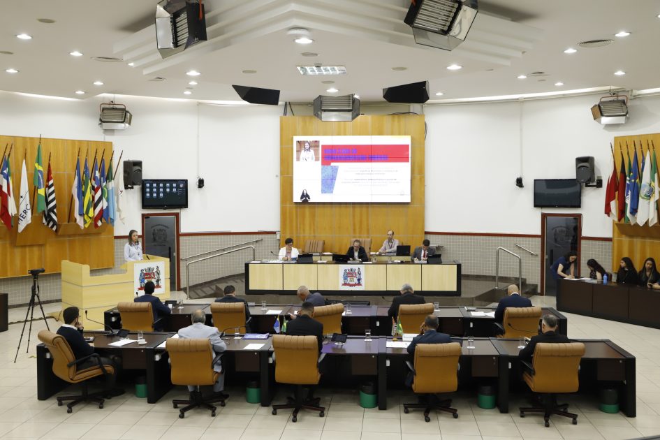 Câmara de Jacareí aprova política de humanização do luto parental e soluções para tratamento de esgoto