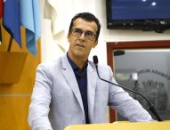 Daniel Mariano cobra Prefeitura sobre implantação de piso tátil em escola do Bandeira Branca I