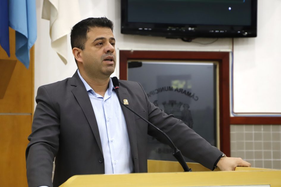 Jean Araújo cobra manutenção em campo de futebol no Chácaras Reunidas Ygarapés