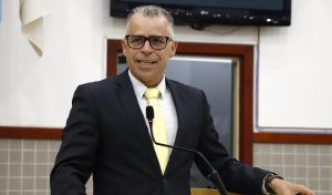 Luís Flávio questiona prefeito sobre execução de obras de drenagem e saneamento no Veraneio Ijal
