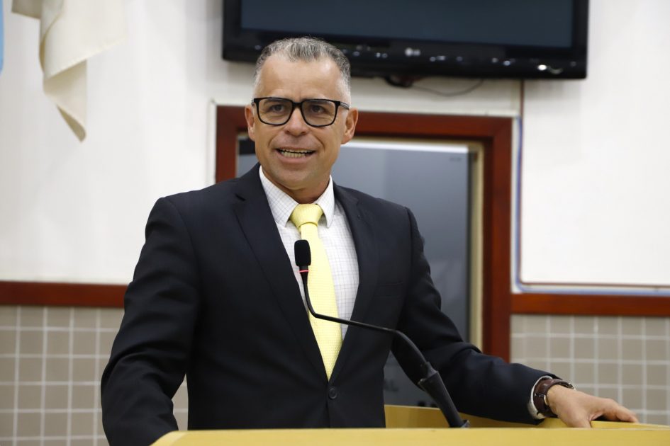 Luís Flávio questiona prefeito sobre execução de obras de drenagem e saneamento no Veraneio Ijal