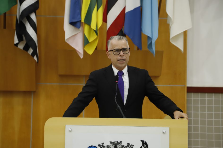 Luís Flávio questiona prefeito sobre interdição do prédio da EMEF Lamartine Delamare