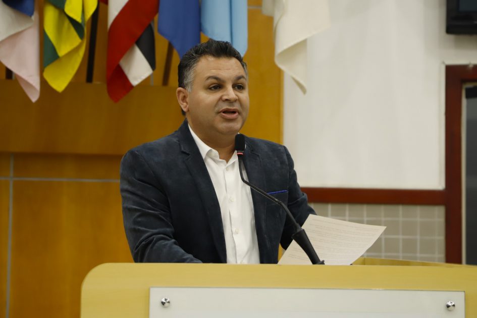 Netho Alves pede limpeza do Córrego do Turi, no Centro