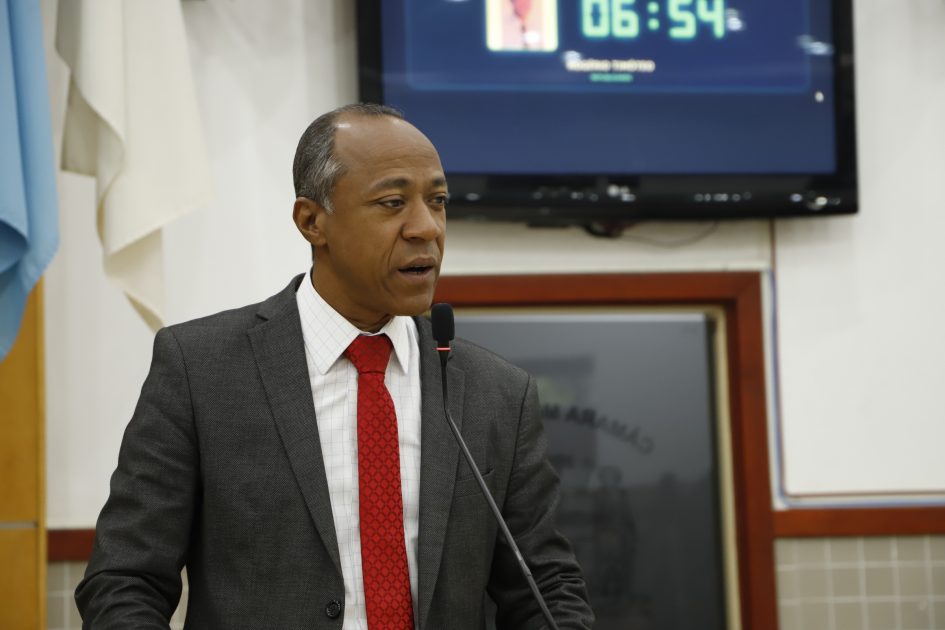 Rogério Timóteo cobra calçada ao DER em trecho da Geraldo Scavone