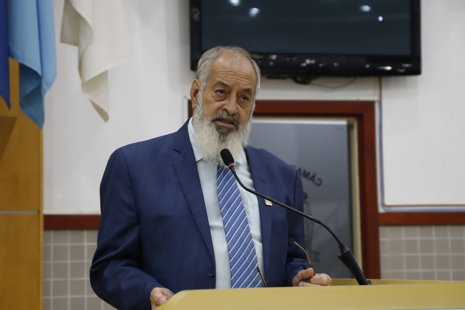 Valmir cobra CDHU para retirada de reservatório de água de conjunto habitacional no Campo Grande