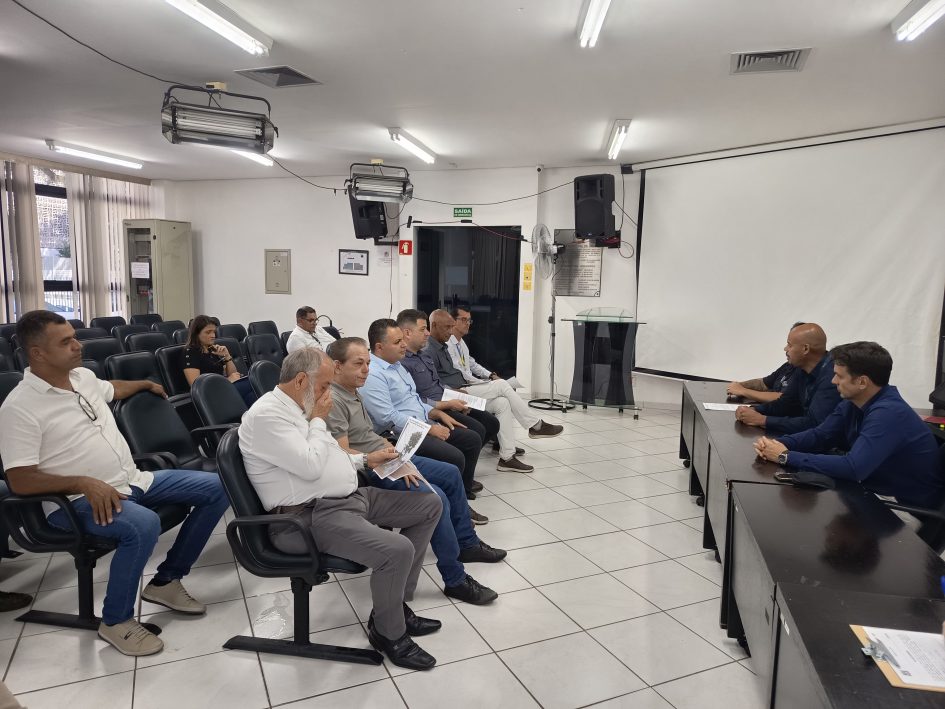 Câmara Municipal realiza reunião com técnicos da EDP São Paulo