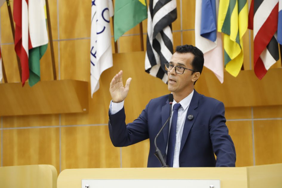 Daniel Mariano cobra locais de embarque e desembarque para motoristas de aplicativos