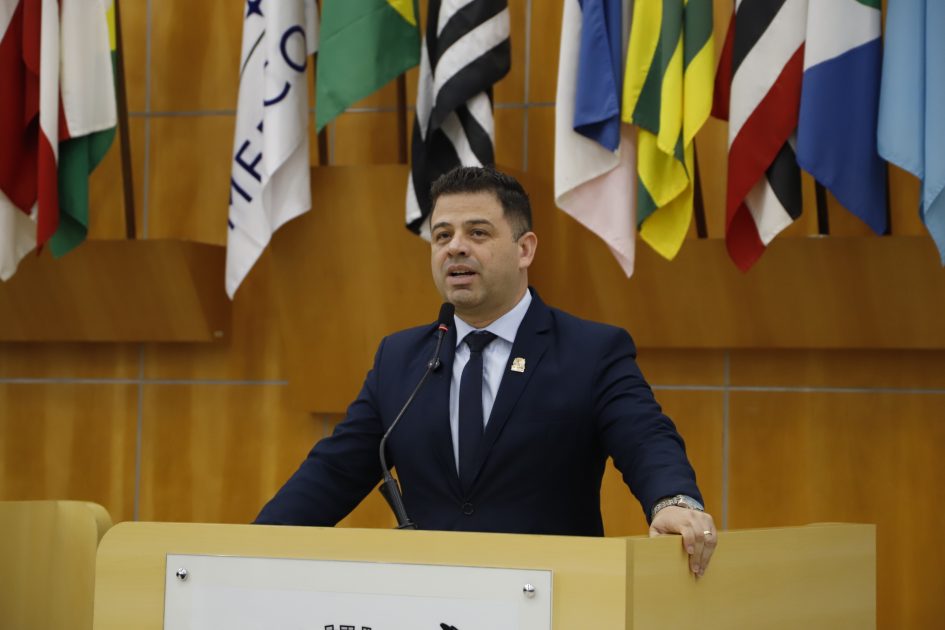 Jean Araújo cobra providências sobre falta de medicamentos de uso contínuo na rede pública