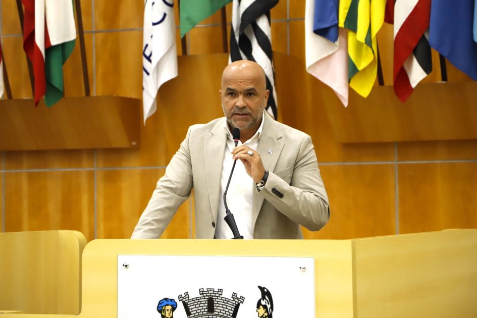 Juex Almeida pede manutenção do campo de areia da Prainha