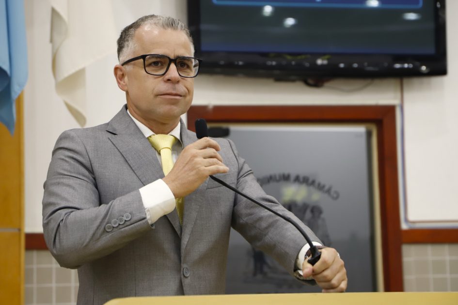 Luís Flávio pede informações sobre instalação de semáforo em cruzamento da Av. Castelo Branco