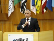 Luís Flávio questiona prefeito sobre andamento de obras de pavimentação no Veraneio Ijal