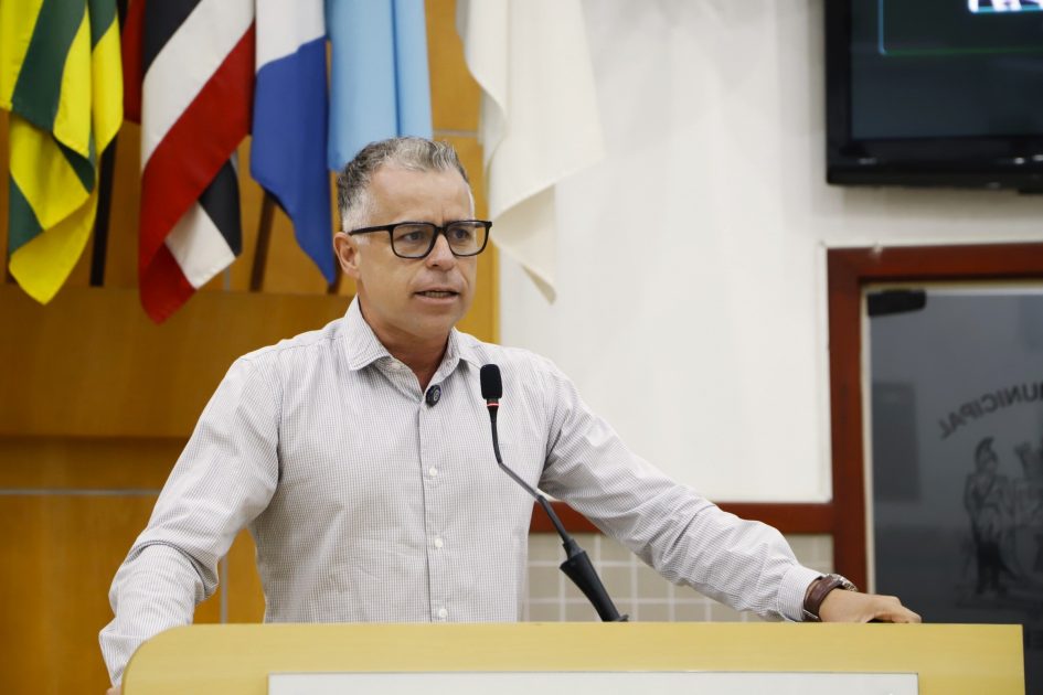 Luís Flávio questiona prefeito sobre limpeza do Rio Paraíba do Sul