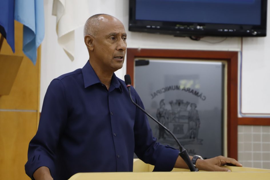 Paulinho dos Condutores solicita instalação de bebedouro em praça no Jardim Emília