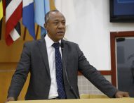 Rogério Timóteo cobra melhorias em playground no Parque Meia Lua