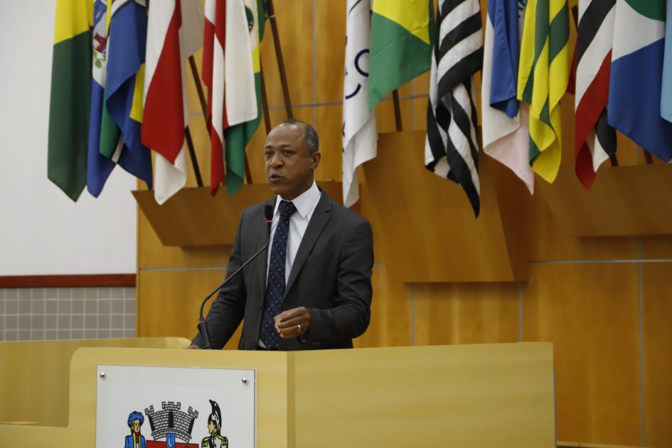 Rogério Timóteo pede manutenção em vias públicas no Jd. Maria Amélia e Parque Itamaraty