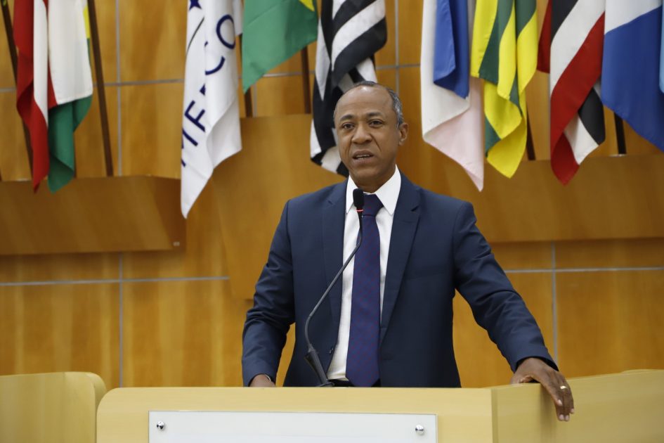 Rogério Timóteo pede proibição de estacionamento de veículos de grande porte em rua do Jardim Nova Esperança